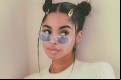 Inspiração de look com óculos colorido - Reprodução/Pinterest