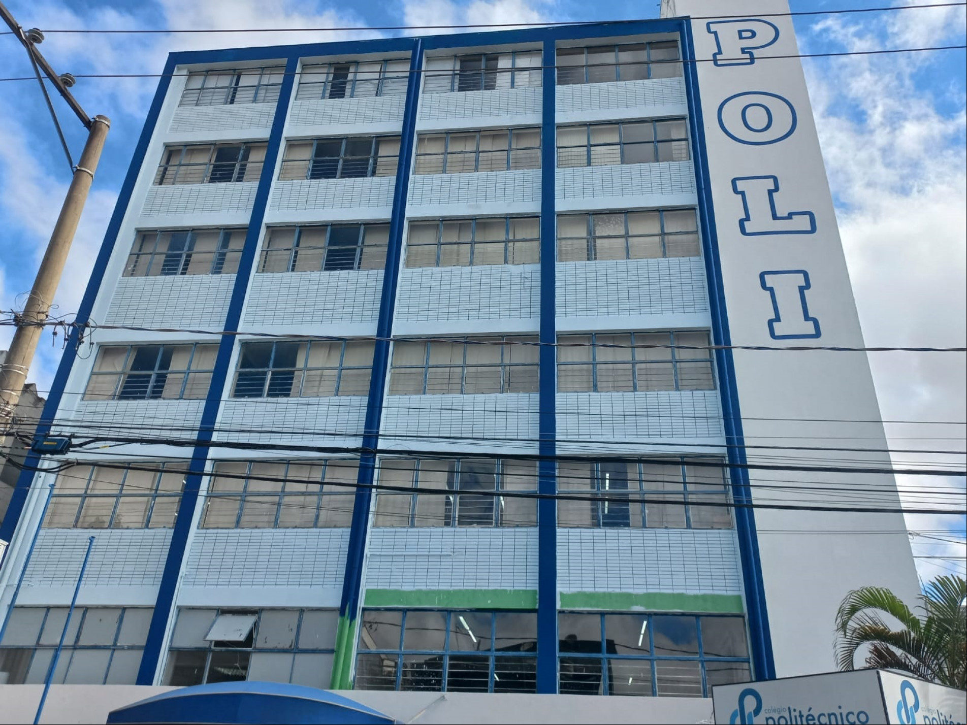 Fachada da Unidade I, no Centro, foi revitalizada, com pinturas e melhorias na identificação