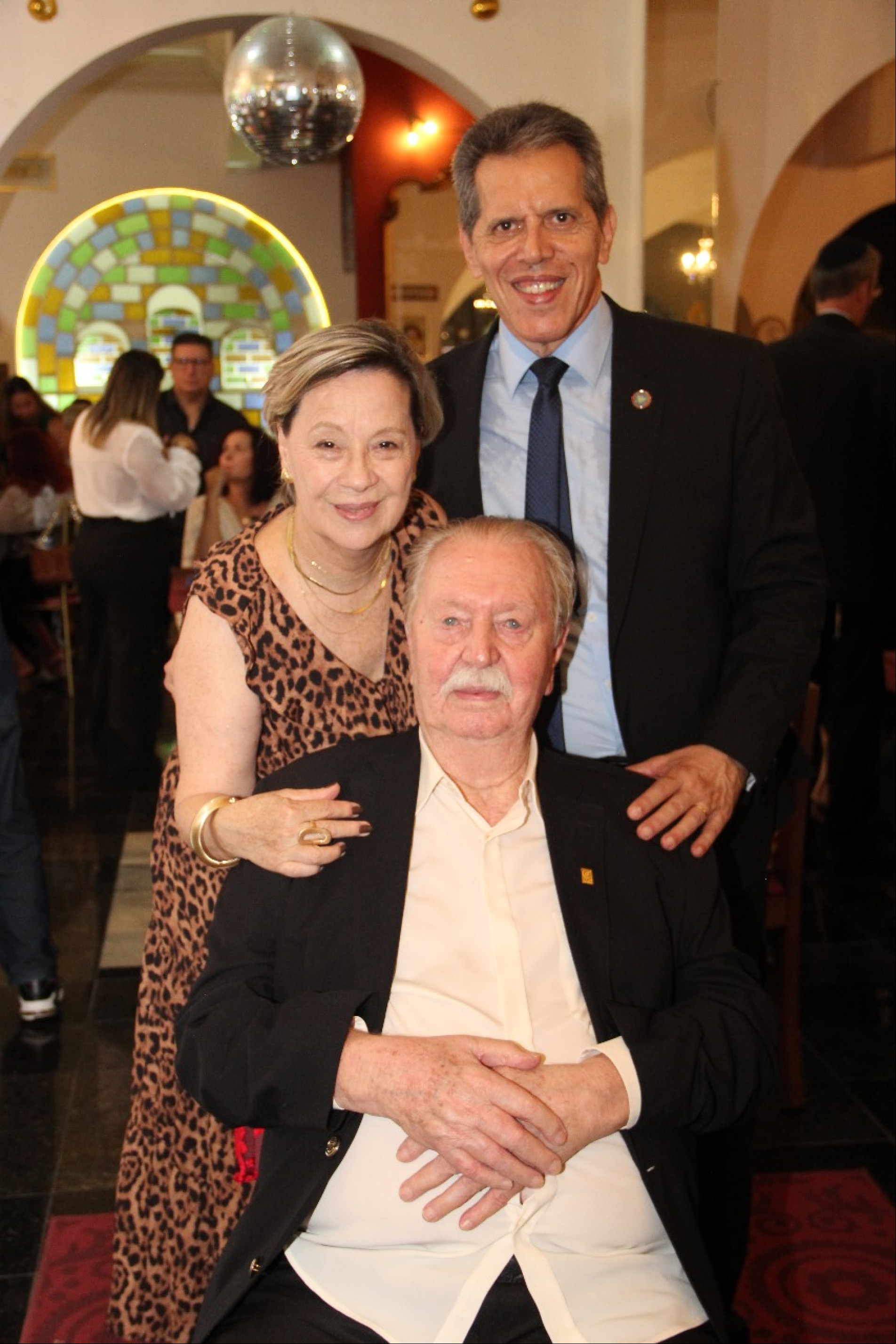 Antonio Pontes Presidente da Academia Sorocabana de Letras, a esposa Ana Maria e dr. Edgard Steffen