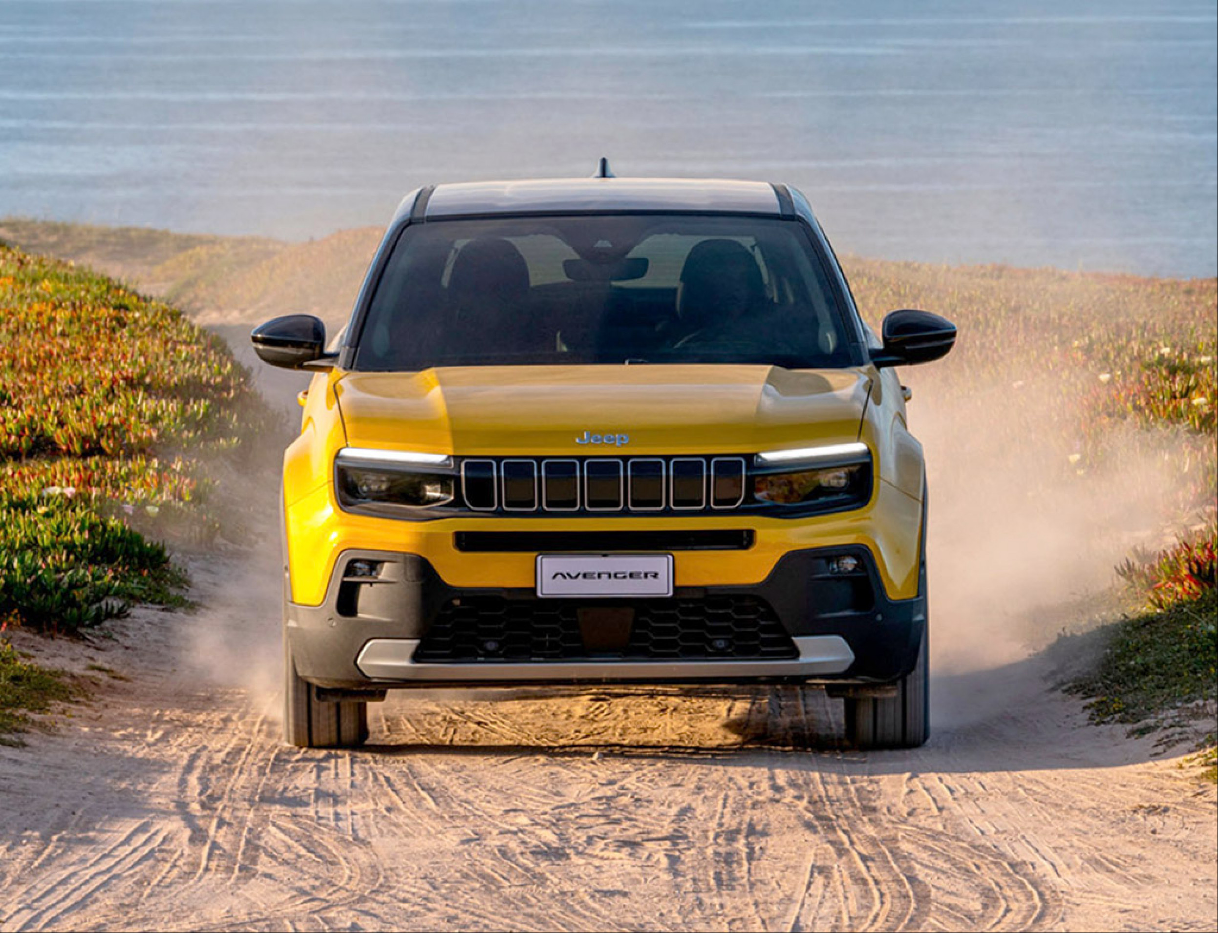 Mesmo com linhas mais fiéis aos SUVs, o Avenger também carrega as boas características de um hatch
