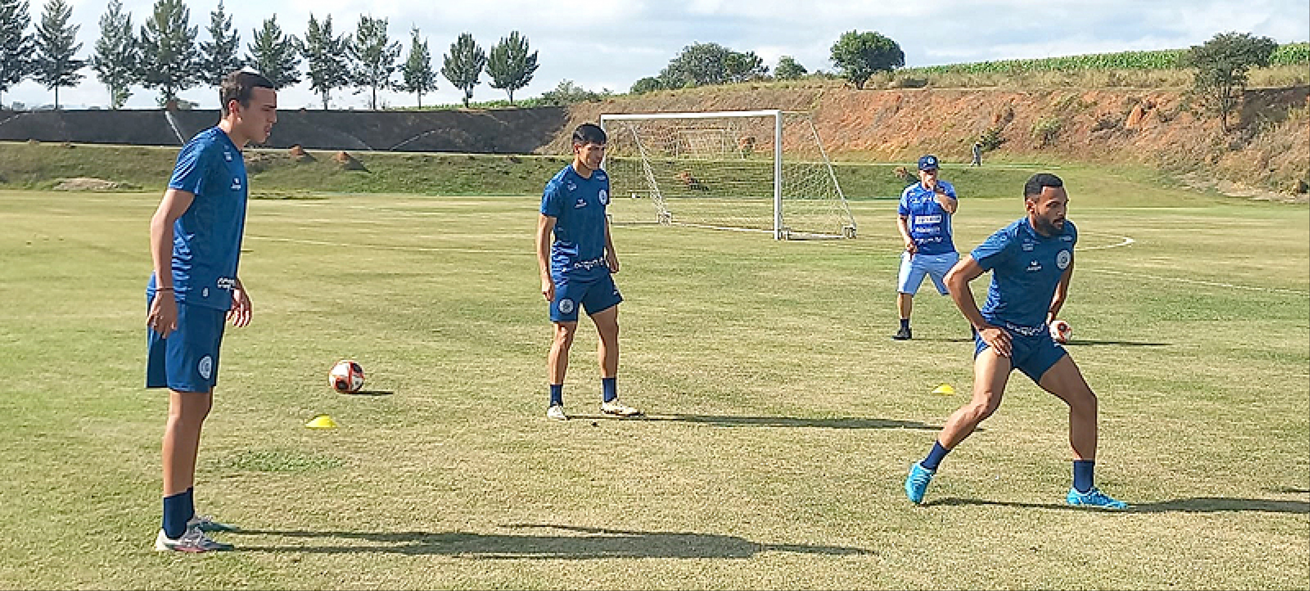 Time treina na Fazenda dos Ipês: estreia
será em uma segunda-feira
