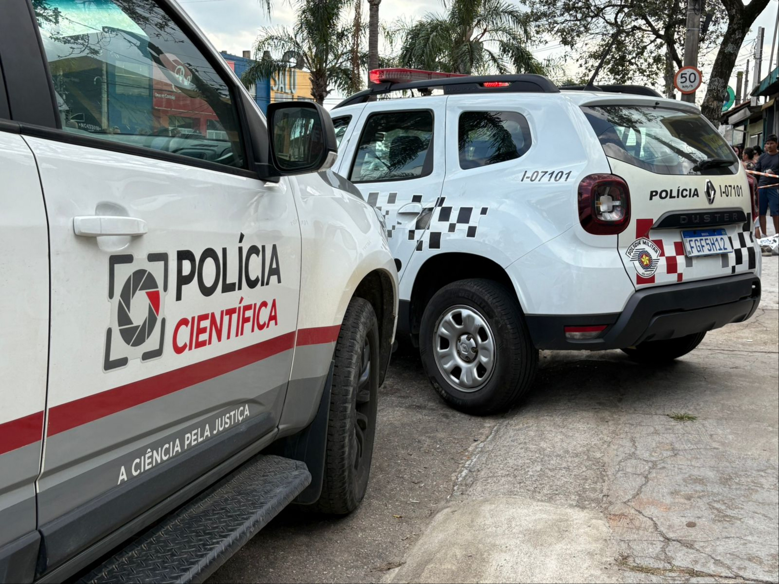 Área foi isolada para o trabalho da Polícia Científica