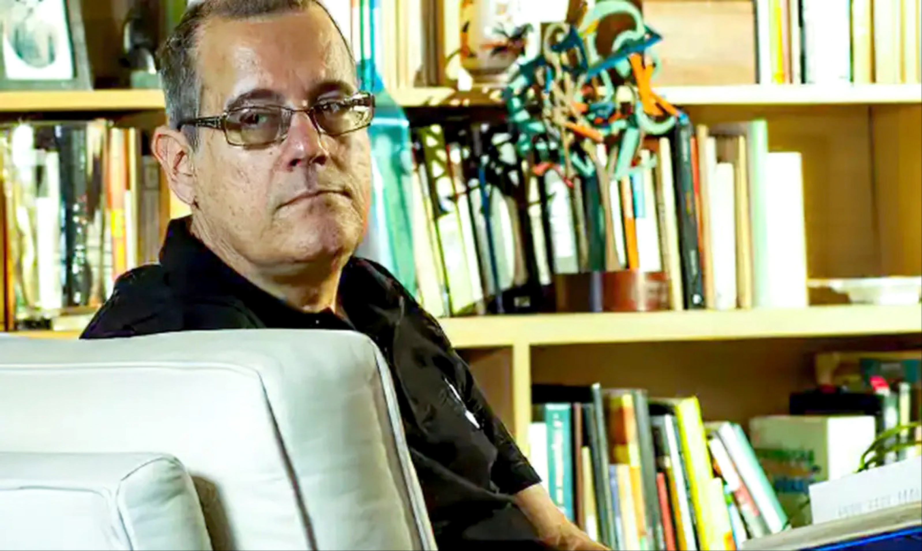 Escritor e poeta foi eleito com 22 votos
